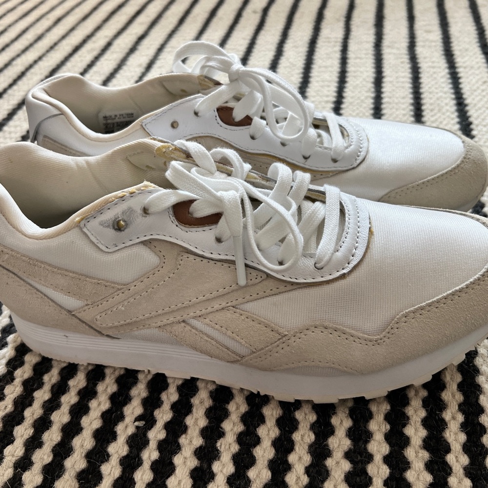 Reebok women’s white sneakers size 8-8.5